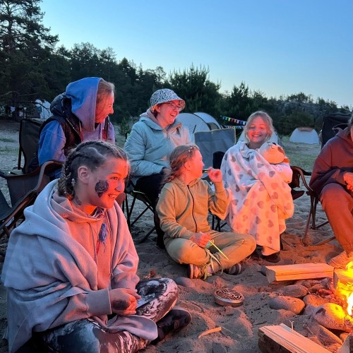 На остров за приключениями: семейный отдых на Ладоге с палатками, вожатыми и няней