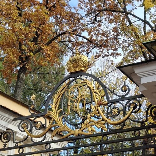 Каменный — остров сокровищ: прогулка по элитному дачному предместью