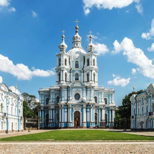 Петербург — как витрина Империи: масштаб площадей и роскошь дворцов от Петра до Путина