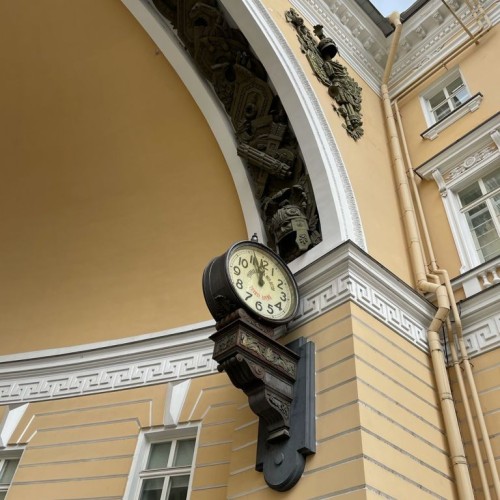 Дворцовая площадь для детей и их родителей