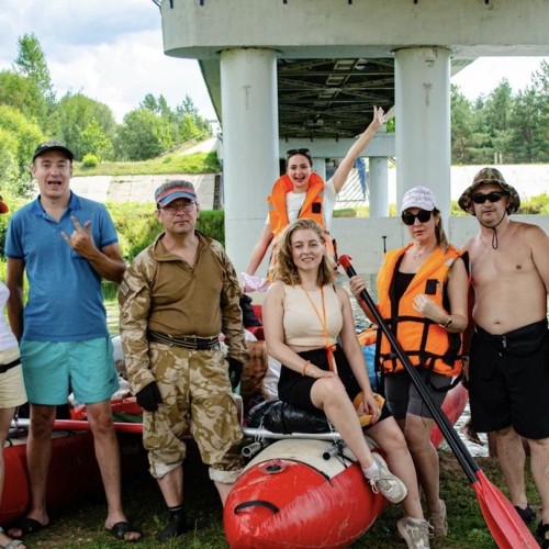 Выходные на реке Илеть для всей семьи: сплав на катамаранах, посвящение в водники и баня