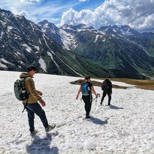 В горы — от суеты и забот: треккинг в Архызе без рюкзаков