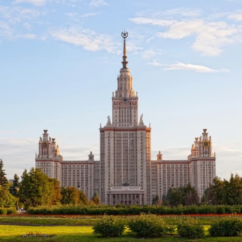 Сталинские высотки. 7 легенд послевоенной Москвы