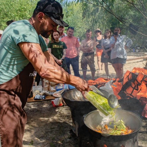 Выходные на реке Илеть для всей семьи: сплав на катамаранах, посвящение в водники и баня