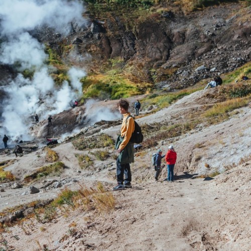 Большое путешествие по Камчатке: вулканы, глэмпинг в Мёртвом лесу и круиз в бухту Русская