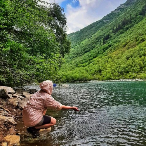 Лёгкий треккинг в горах Домбая с комфортом