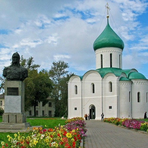 Из Ярославля — в Ростов Великий и Переславль-Залесский на вашем авто