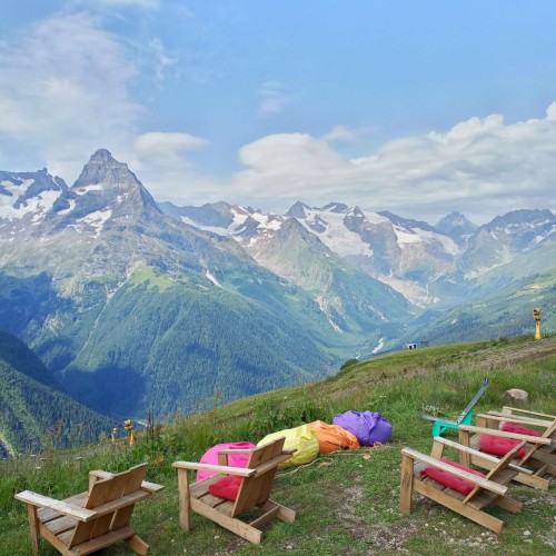 В Домбай всей семьёй: тур по природным красотам с аниматором и лёгкими прогулками в горах