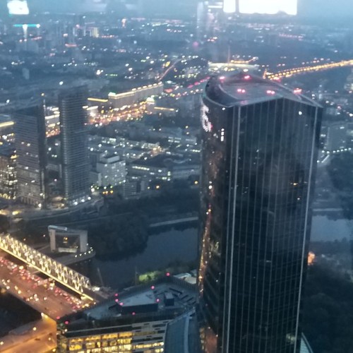 Небоскрёбы и ритм делового квартала — это Москва-Сити