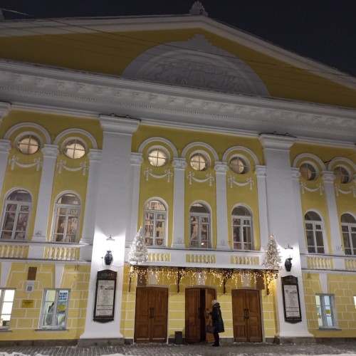 В гости к фонарщику: вечерняя прогулка по Костроме