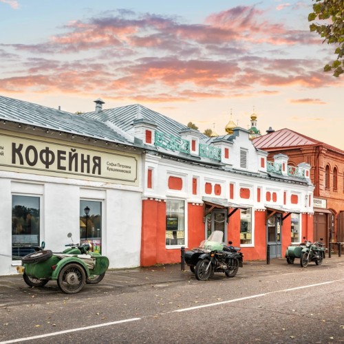 Из Костромы в Плёс, а по пути — клубника!
