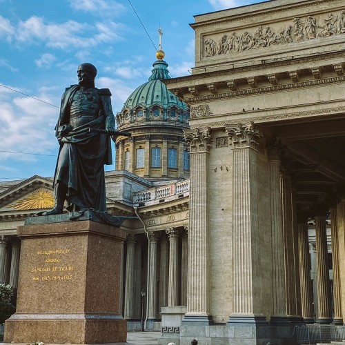 Аудиоэкскурсия без гида по Казанскому собору: тайны храма-победителя и посмертной коронации