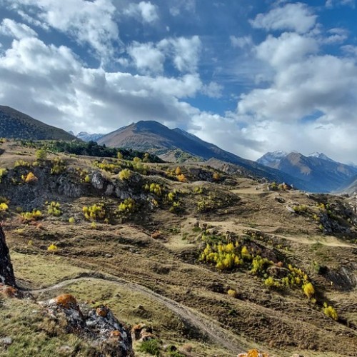Треккинг в Чегемском ущелье без рюкзаков с проживанием в гостевом доме (всё включено)
