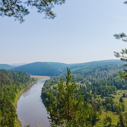 На катамаранах по Юрюзани: сплав «всё включено» с баней и проживанием в домиках