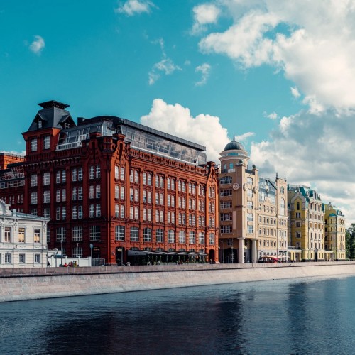 Пречистенская набережная. Новая жизнь Старой Москвы