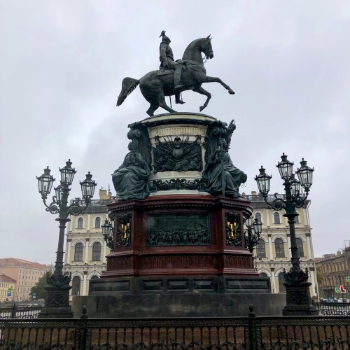 Истории парадных площадей + Исаакиевский собор с подъёмом на колоннаду