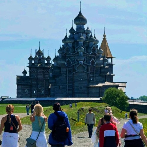Кижи, шунгит, «Любовь и голуби» — день на русском Севере