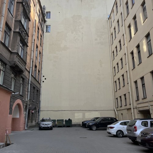 По литературному кварталу с Маяковским и другими поэтами Серебряного века