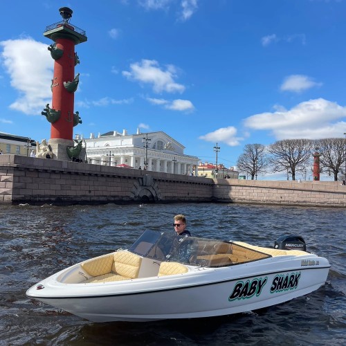 На красивом катере по Петербургу: индивидуальная прогулка