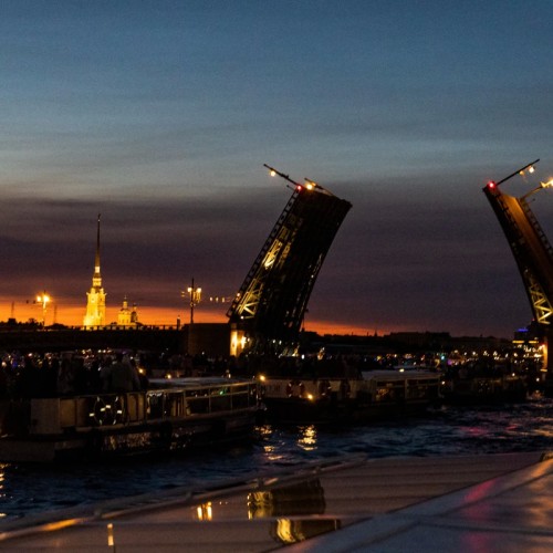 На теплоходе к разводным мостам Петербурга!