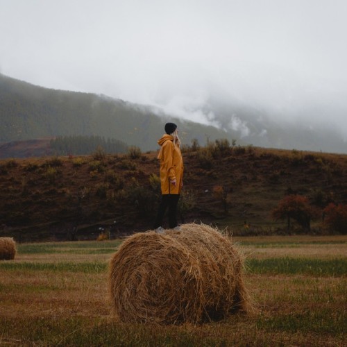 Тур на Алтай с фотографом: эстетичные кадры, съёмки с реквизитом, глэмпинги и топовые места