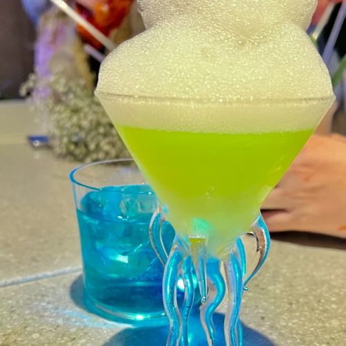 По скрытым и уникальным барам Петербурга (18+)