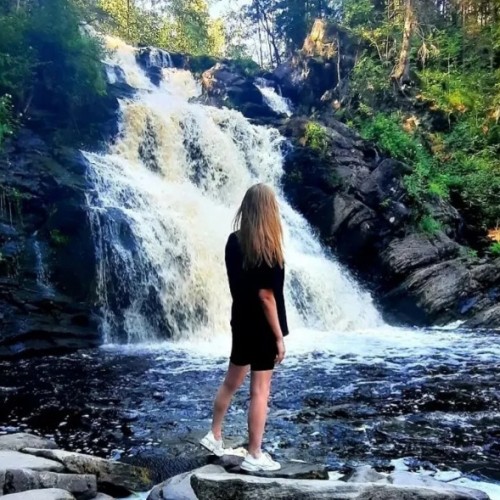 Аромат леса и сила воды: перезагрузка в Карелии с проживанием в глэмпинге