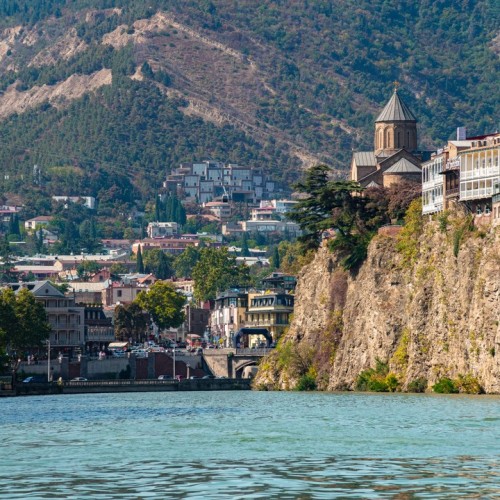 Кавказское ассорти со вкусом вина: путешествие по Грузии и 6 живописным ущельям Осетии