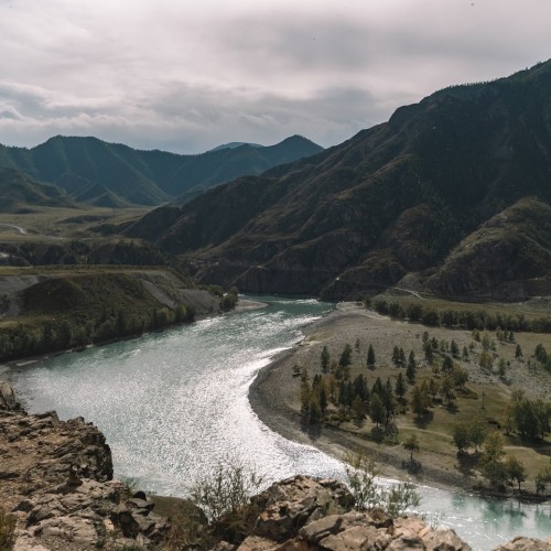 Цветущий май — пора на Алтай: Марс и перевалы, водопад Куркуре, Гейзерное озеро и загадочные курганы