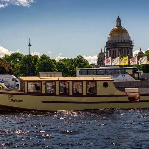 Индивидуальная экскурсия на атмосферном катере «Онегин»