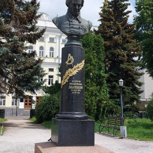 Красивые истории Кремлёвской улицы