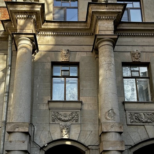 Петроградская сторона: северный модерн, поэты и чекисты