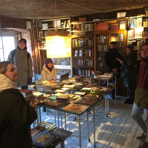 Артефакты Литейного: от парадной Фонтанки к кафе в парадной