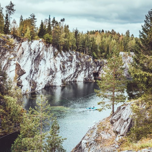 Мрамор Рускеалы и водопады Ахинкоски из Петербурга