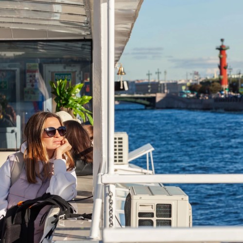 Прогулка на теплоходе с аудиогидом — от набережной Макарова до Финского залива