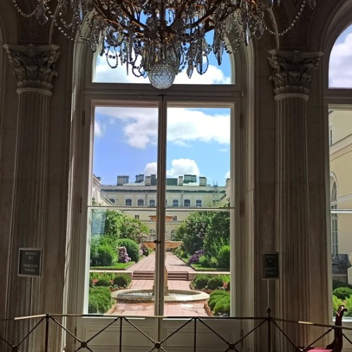 Шедевры Эрмитажа + парадная жизнь Зимнего дворца (билеты включены)