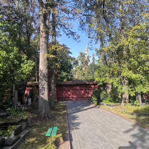 Новодевичье кладбище и его главные скульптуры