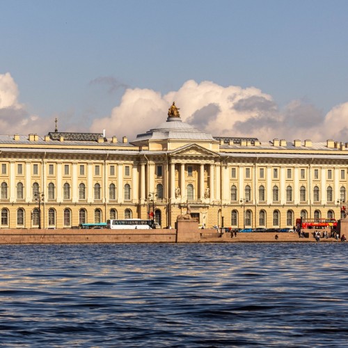 Прогулка на открытом катере — от центра Петербурга до новых кварталов у воды