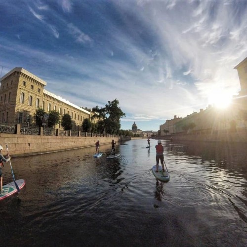 По каналам и Большой Неве на сапборде