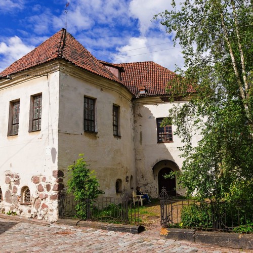 В старинный Выборг — на комфортабельном авто из Петербурга