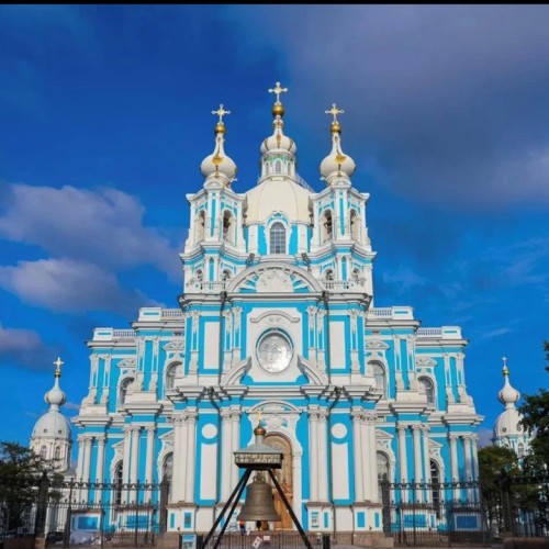 Александро-Невская лавра и Смольный собор — архитектурные жемчужины Петербурга
