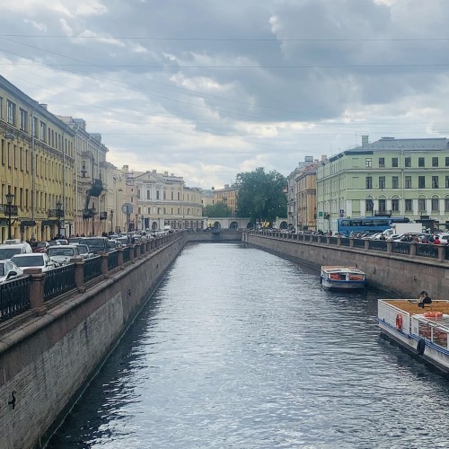 Город горожан: по Петербургу на уютном катере