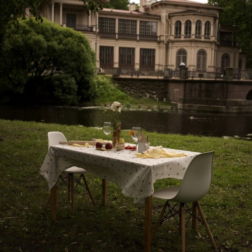 Мастер-класс по лепке из глины в Лопухинском саду Петербурга