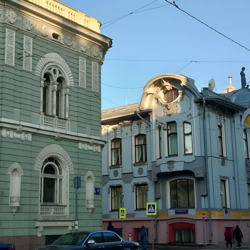 Аристократическая и посольская Поварская