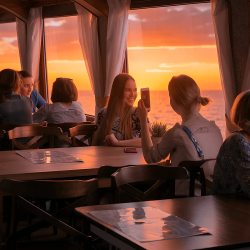 Танцы на теплоходе под разводными мостами — в Санкт-Петербурге