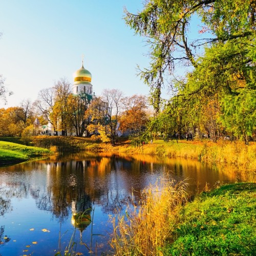По святым местам и к Серафиму Вырицкому на автомобиле