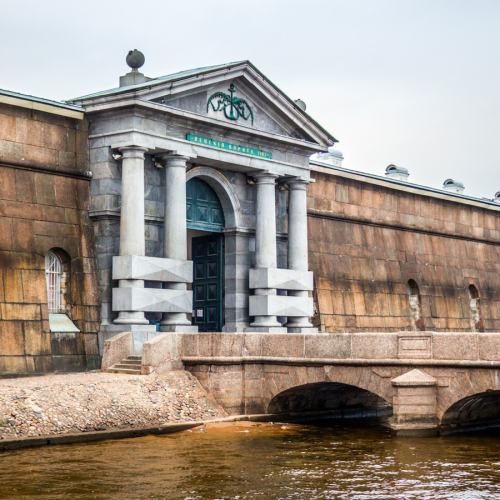 Петропавловская крепость: тюрьма, подземный ход и усыпальница царей