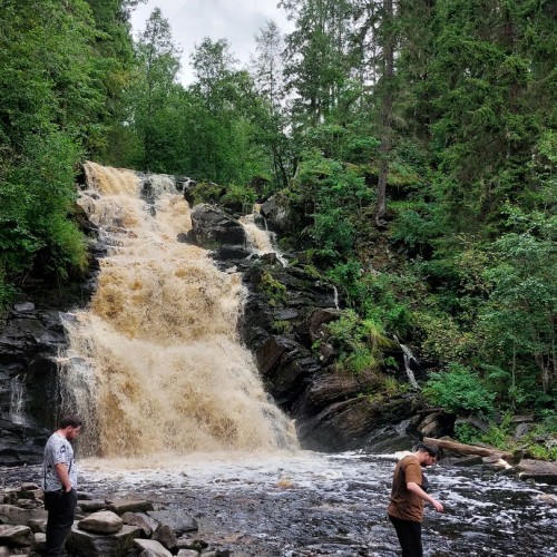 Мини-группой по малоизведанной Карелии: водопады, горы, озёра, карьеры вдали от популярных маршрутов
