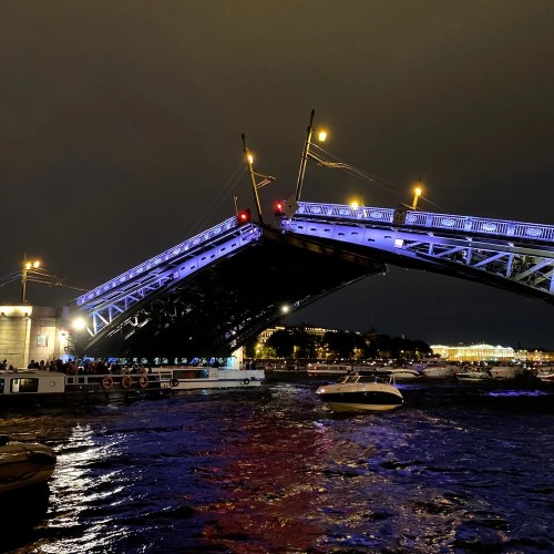 Ночная прогулка на теплоходе + развод мостов