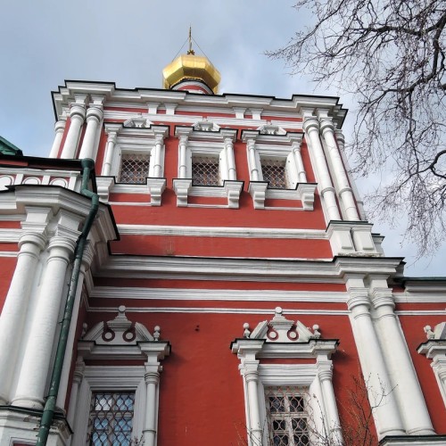 Новодевичий монастырь: история и легенды
